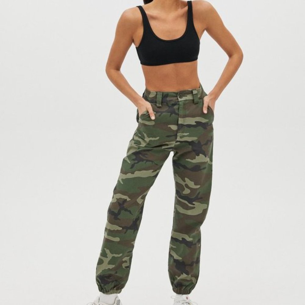 NWT Aritzia TNA New Alix Camo Cargo Pant Grapeleaf